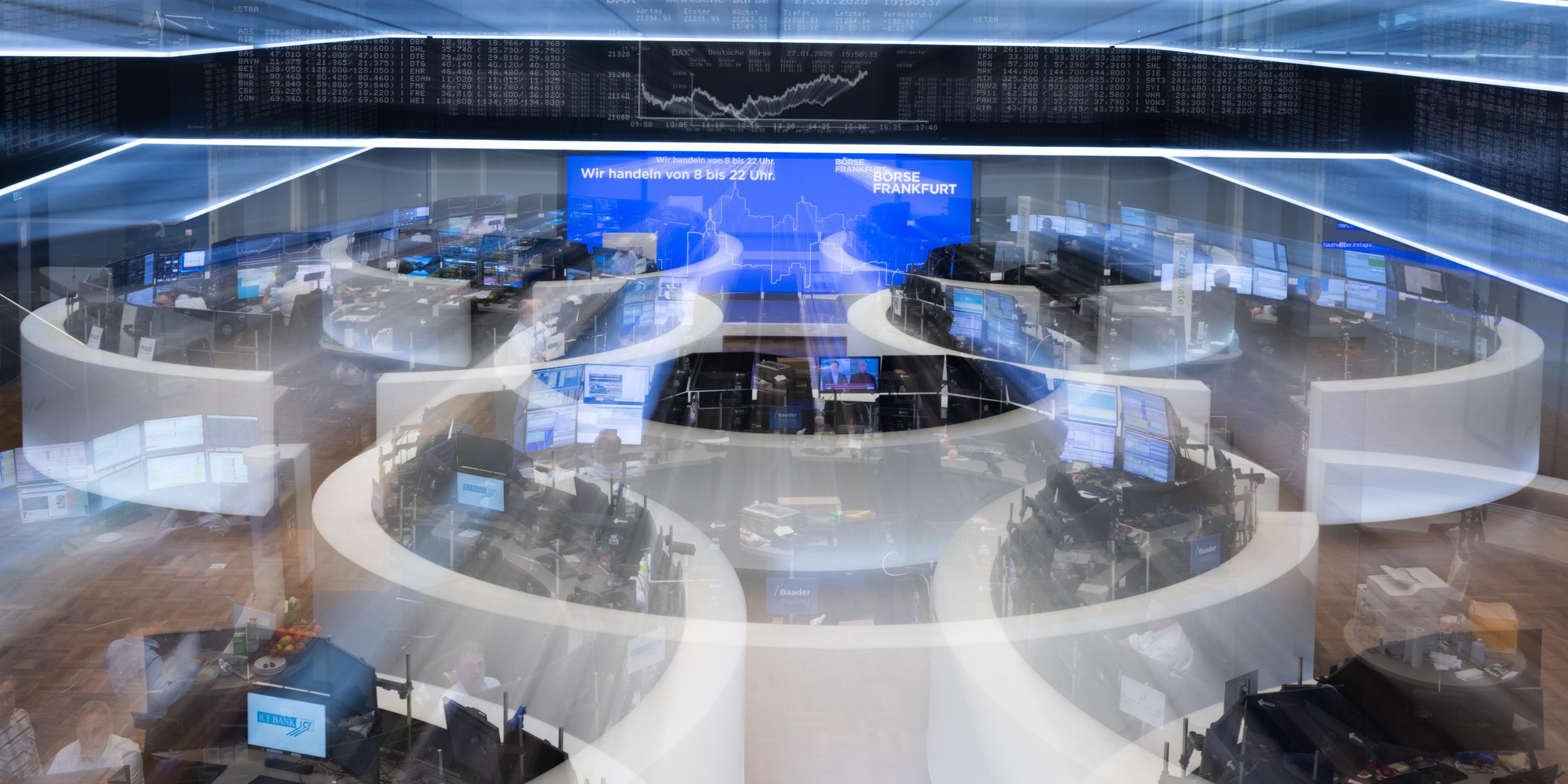 Händler im Handelssaal der Deutschen Börse am 27.01.2025 in Frankfurt am Main.