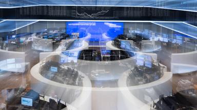 Händler im Handelssaal der Deutschen Börse am 27.01.2025 in Frankfurt am Main.