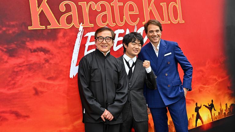 Schauspieler (von links beginnend): Jackie Chan, Ben Wang und Ralph Macchio