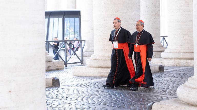Kardinäle auf dem Weg zur 12. Generalkongregation im Vatikan