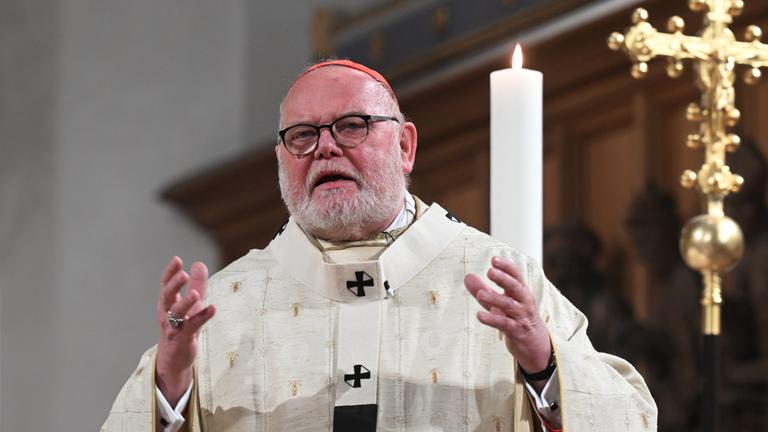 Kardinal Reinhard Marx predigt bei der Heiligen Messe im Münchener Dom.