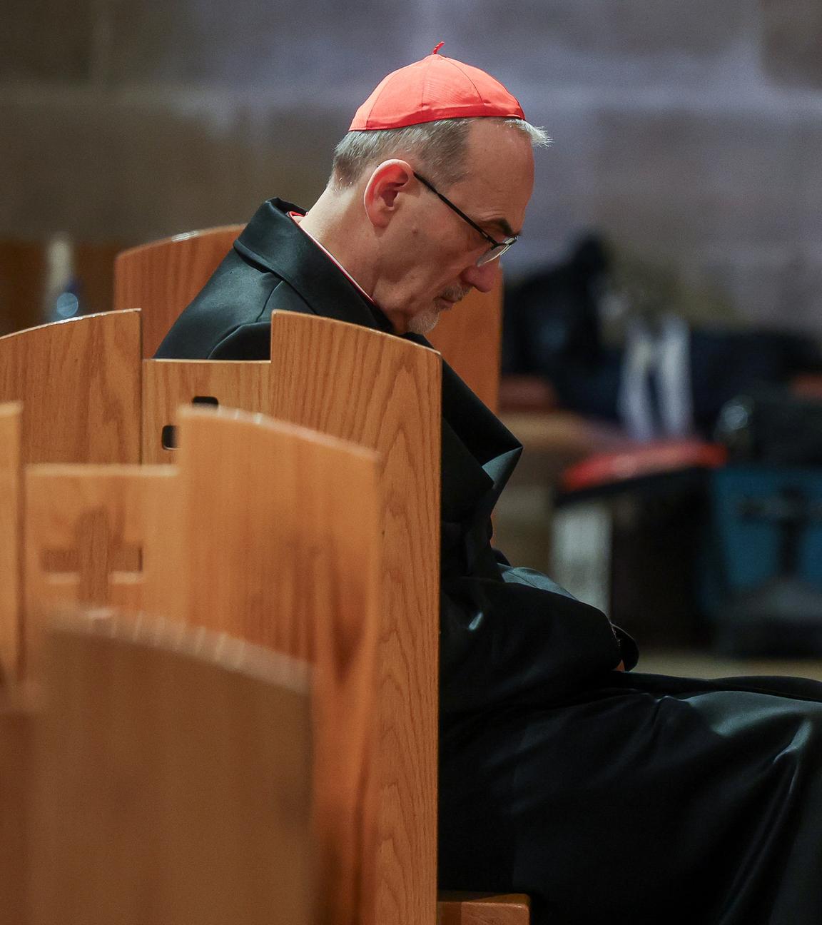 Kardinal Pierbattista Pizzaballa, der lateinische Patriarch von Jerusalem, sitzt in der Kirche aller Nationen in Jerusalem.