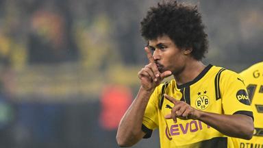 Dortmunds Karim Adeyemi jubelt nach seinem Tor zum 2:1. 