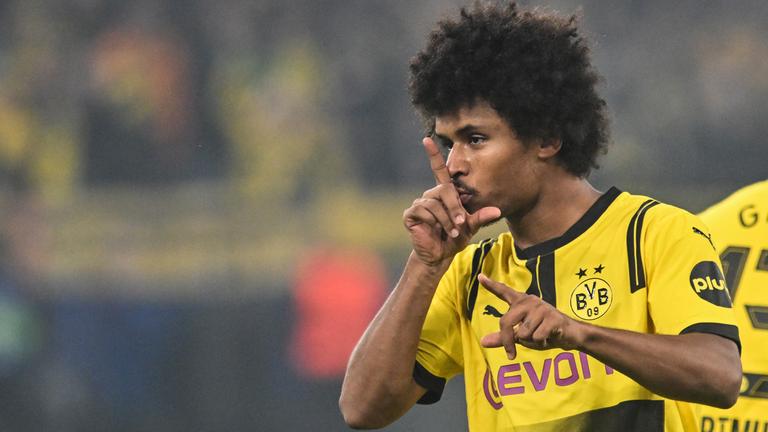 Dortmunds Karim Adeyemi jubelt nach seinem Tor zum 2:1. 