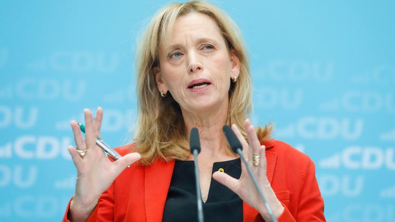 Karin Prien bei der Pressekonferenz der CDU nach Gremniensitzung in Berlin