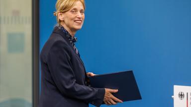 Statement mit Bundesfamilienministerin Karin Prien (CDU)