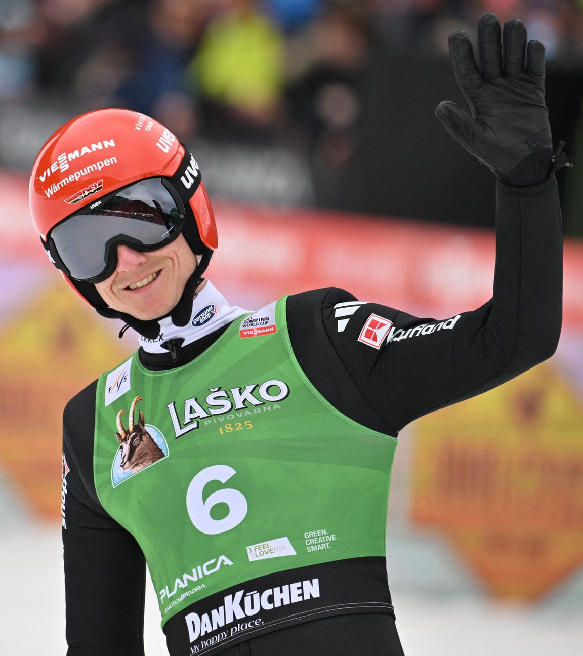 Karl Geiger aus Deutschland reagiert während der Finalrunde des Einzelwettkampfs beim Skisprung-Weltcup.