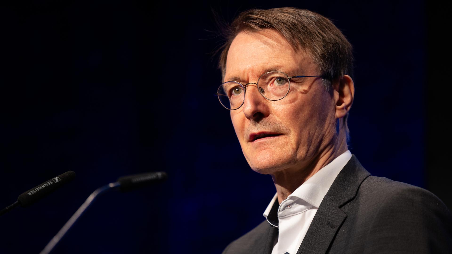 Rheinland-Pfalz, Mainz: Karl Lauterbach (SPD), Bundesminister für Gesundheit, spricht bei der Eröffnungsveranstaltung des 128. Deutschen Ärztetages.