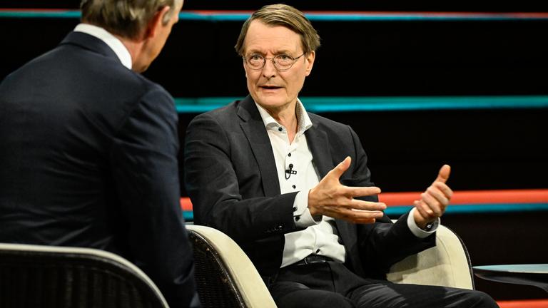Der ehemalige Bundesgesundheitsminister Karl Lauterbach zu Gast in der Sendung "Markus Lanz"