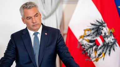 Der österreichische Kanzler Karl Nehammer kündigt seinen Rücktritt an. 