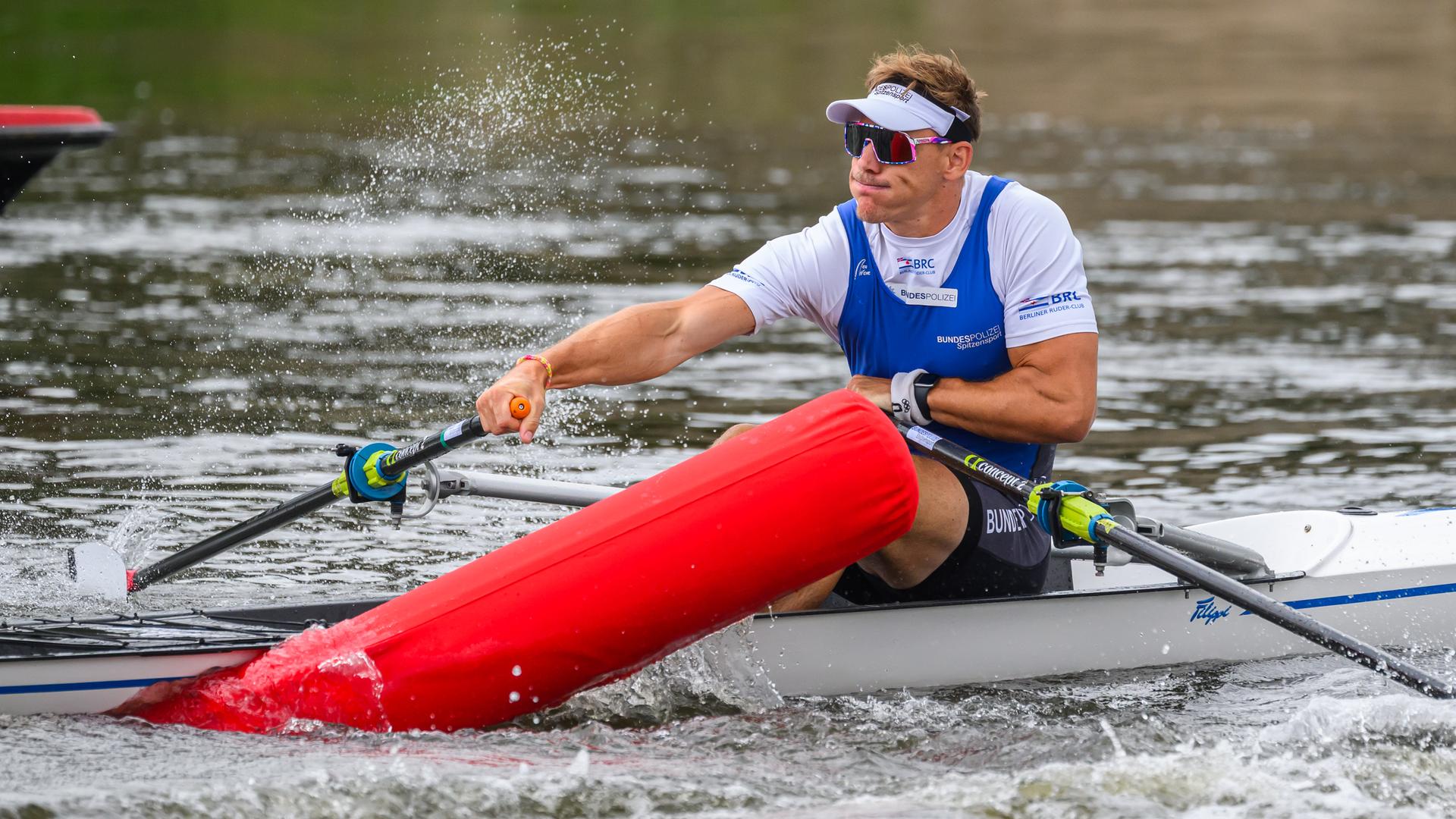 Der Dresdner Karl Schulze vom Berliner Ruder-Club in Aktion bei der Deutschen Meisterschaft in Dresden am 01.08.2025.