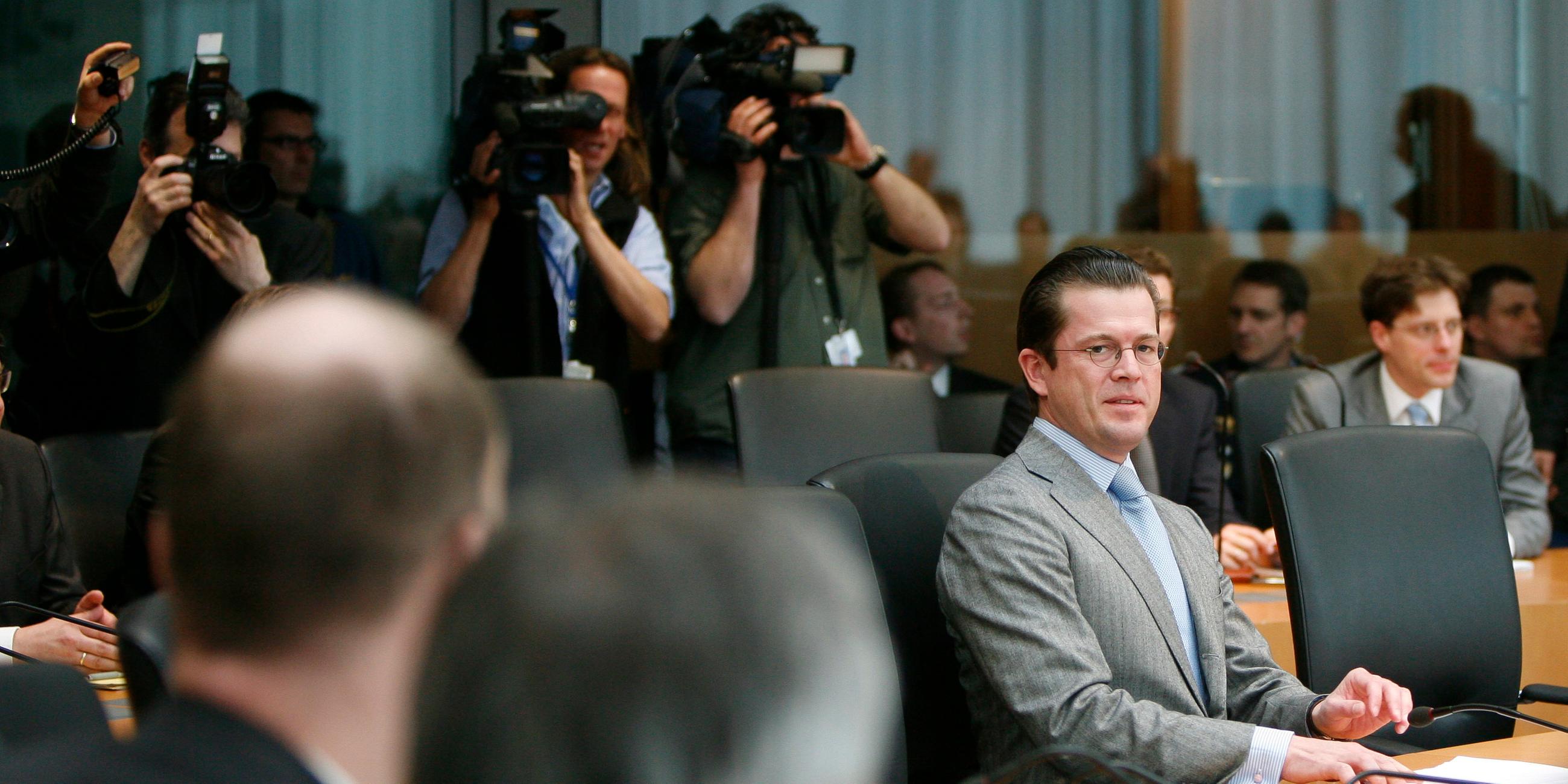 Karl-Theodor zu Guttenberg vor dem Untersuchungsausschuss in Berlin 2010