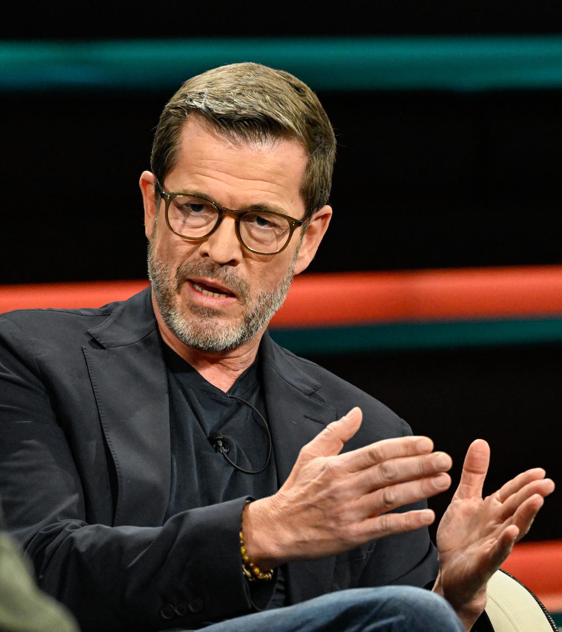 Karl-Theodor zu Guttenberg diskutiert in der Sendung "Markus Lanz" am 22. Mai 2025.