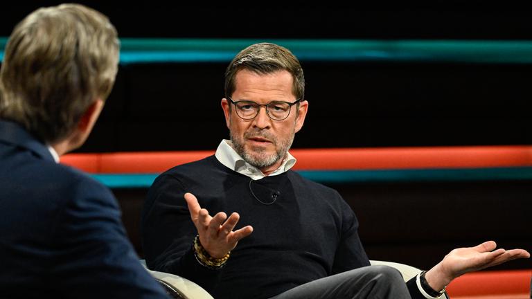 Der ehemalige Bundesverteidigungsminister Karl-Theodor zu Guttenberg (CSU) spricht in der Sendung "Markus Lanz" vom 17. April 2025.