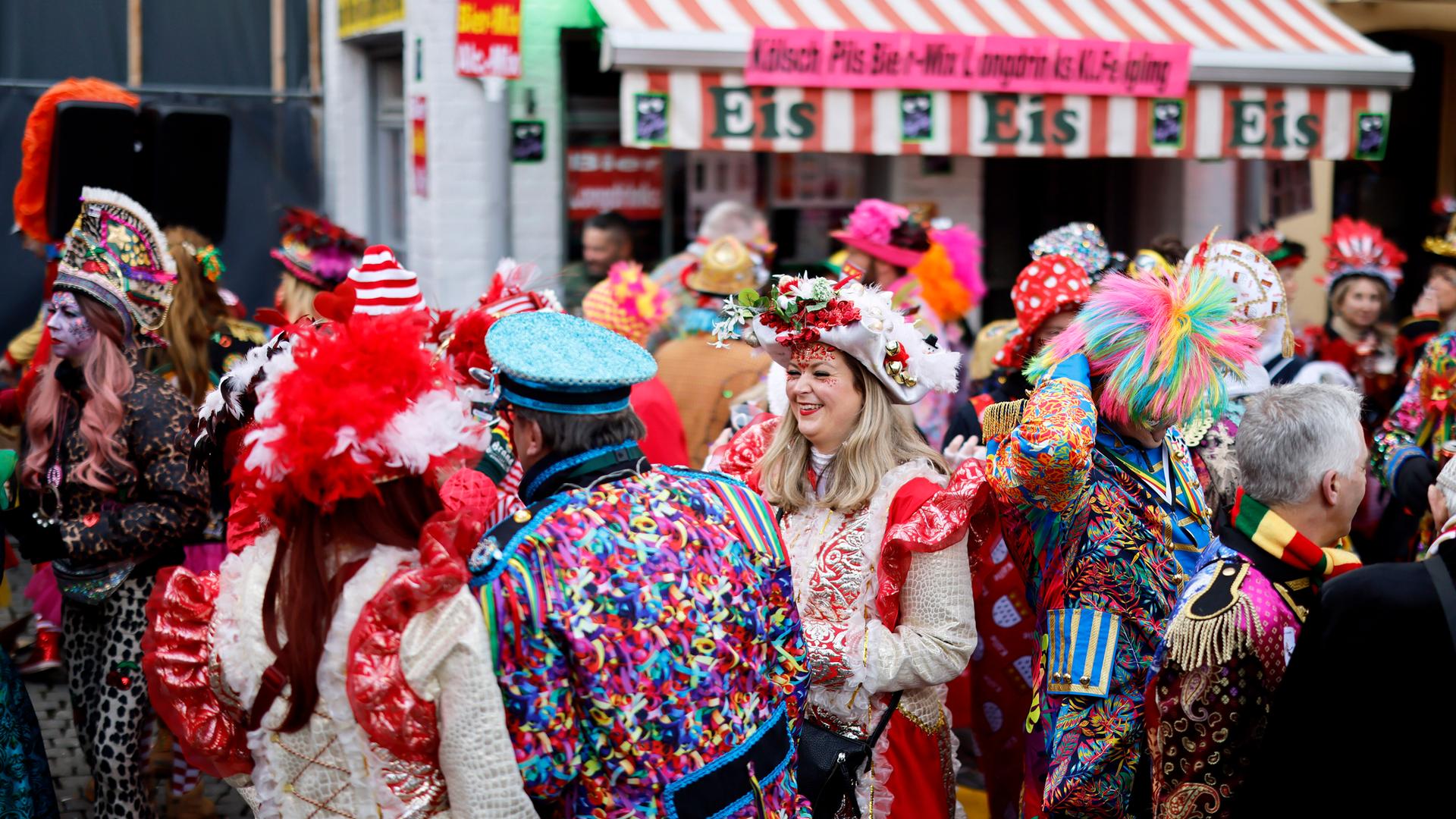 In Koeln hat unter grossen Sicherheitsvorkehrungen der Koelner Karneval 2025 begonnen.