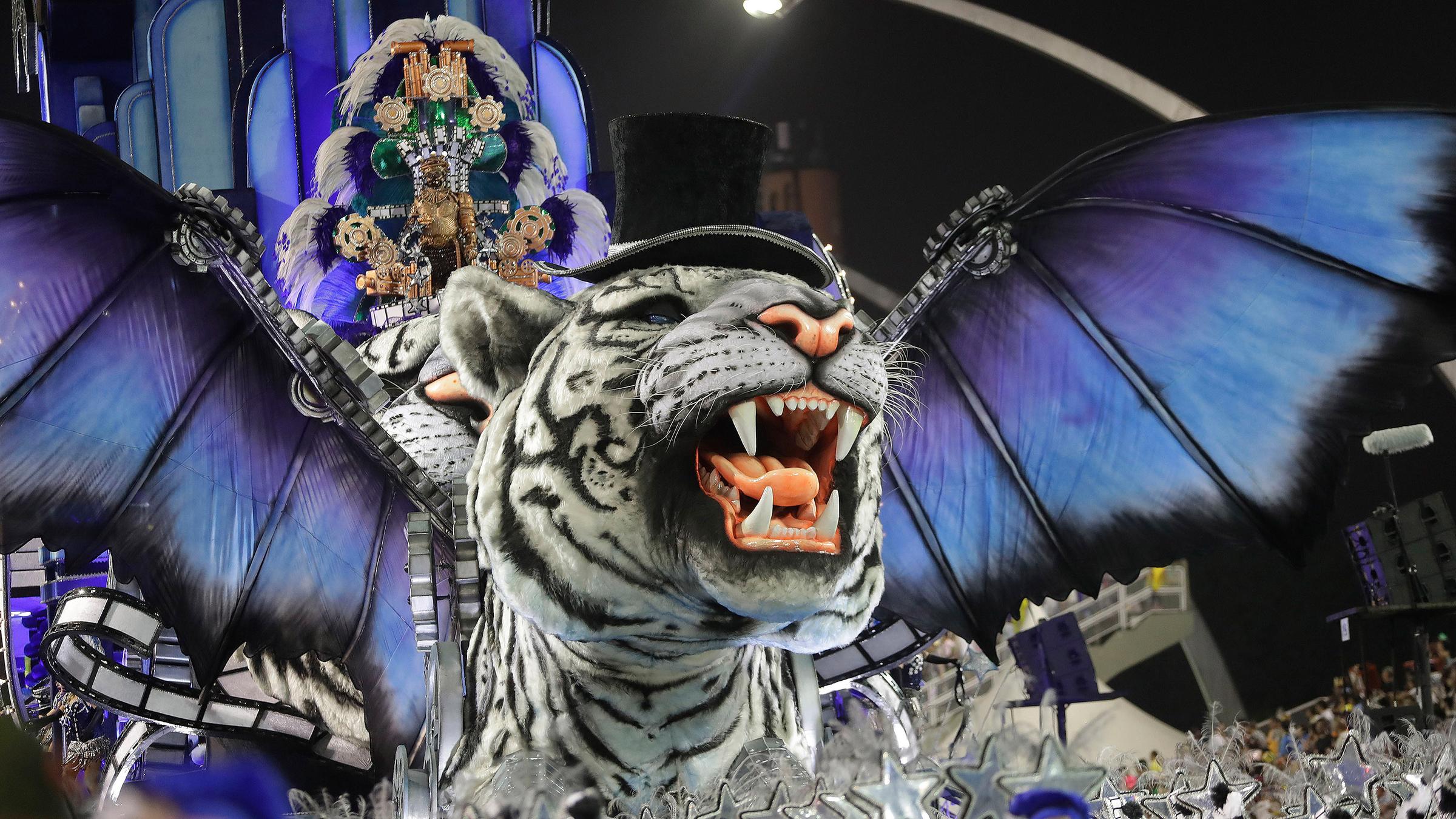 Motivwagen der Sambaschule Rio de casa verde