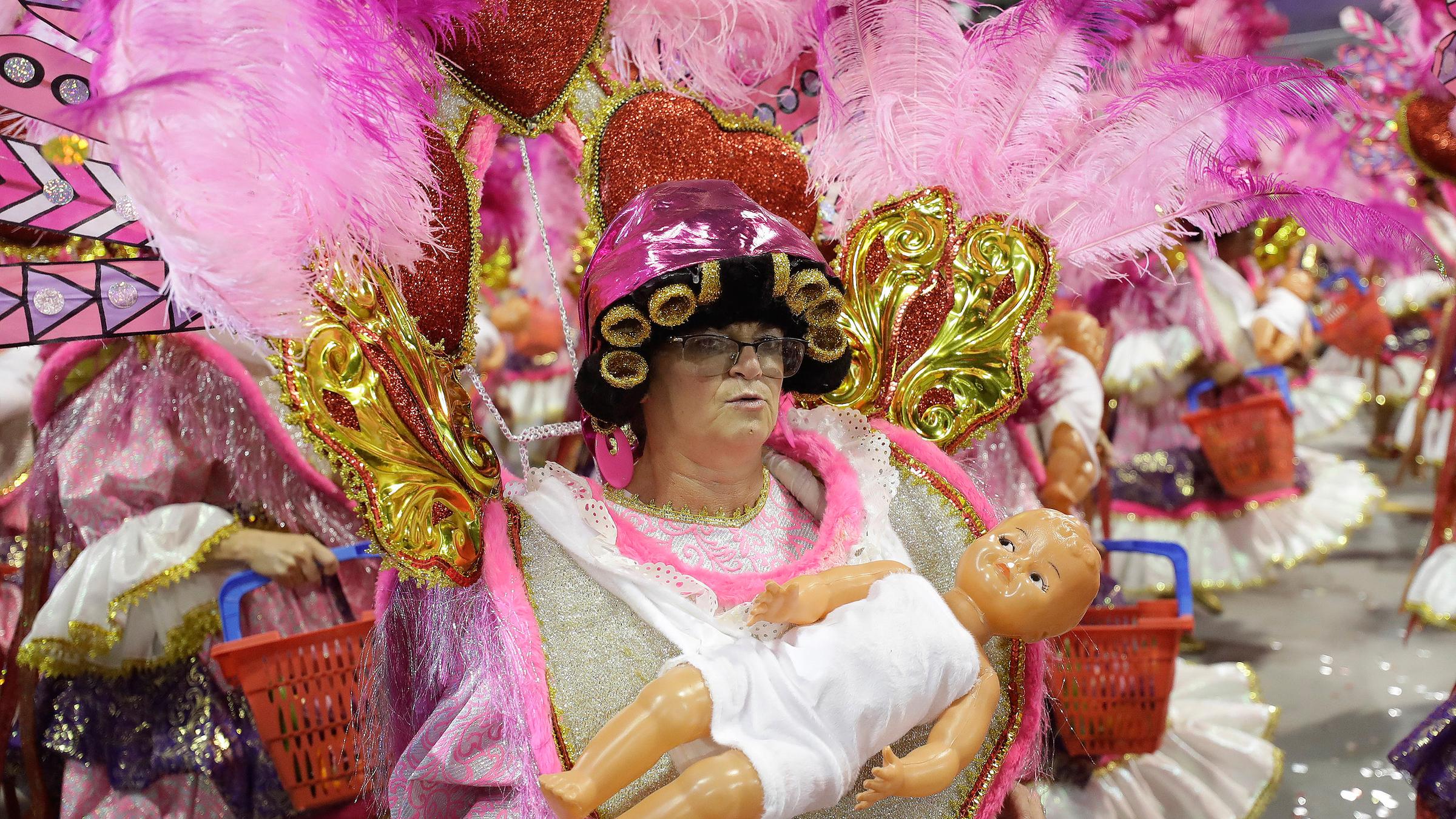 Tänzer der Academicos do Tatuape in Sao Paulo