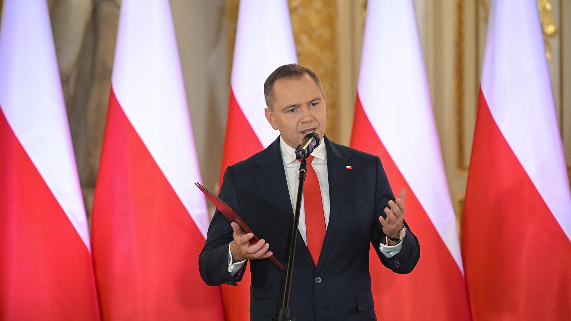 Archiv: Der designierte polnische Präsident Karol Nawrocki spricht, nachdem er während der Zeremonie im Königsschloss in Warschau, Polen, am 11. 6. 2025 die Urkunde über seinen Sieg bei den Präsidentschaftswahlen erhalten hat. 