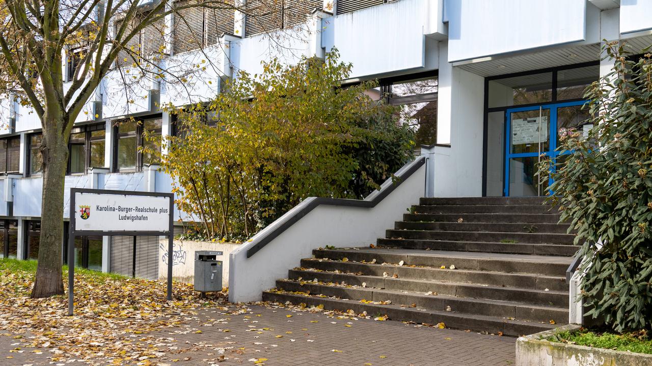 Einordnung: Schulleiter muss gehen: Chaos an Schule in Ludwigshafen