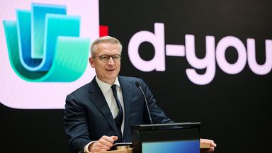 Karsten Wildberger (CDU), Bundesminister für Digitalisierung und Staatsmodernisierung, präsentiert bei einer Pressekonferenz im Bundesministerium für Digitales und Staatsmodernisierung den Namen und das Logo der EUDI-Wallet d-you.