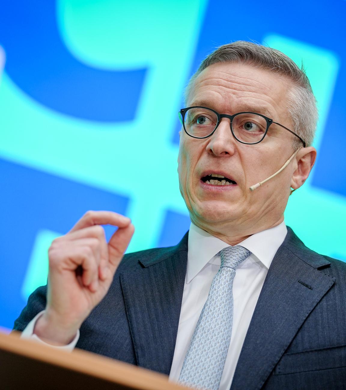 Karsten Wildberger von der CDU steht am Rednerpult