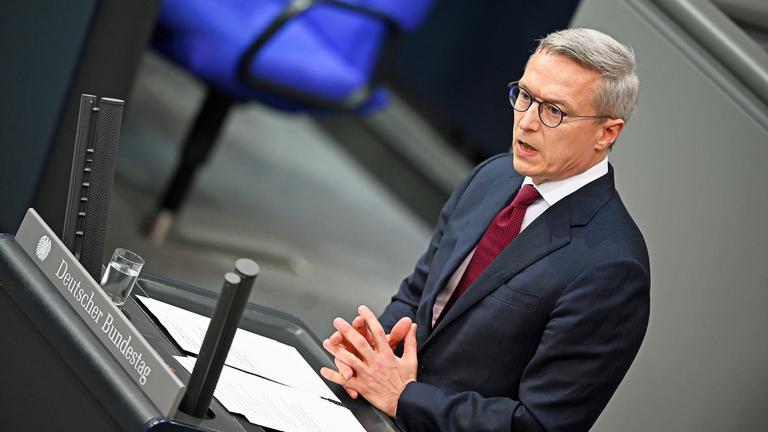 Bundesminister für Digitalisierung und Staatsmodernisierung, spricht im Bundestag.