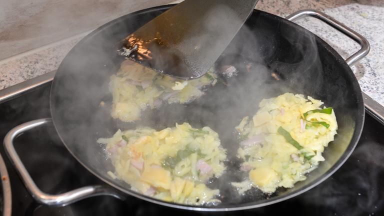 Kartoffel-Kürbis-Rösti in Pfanne