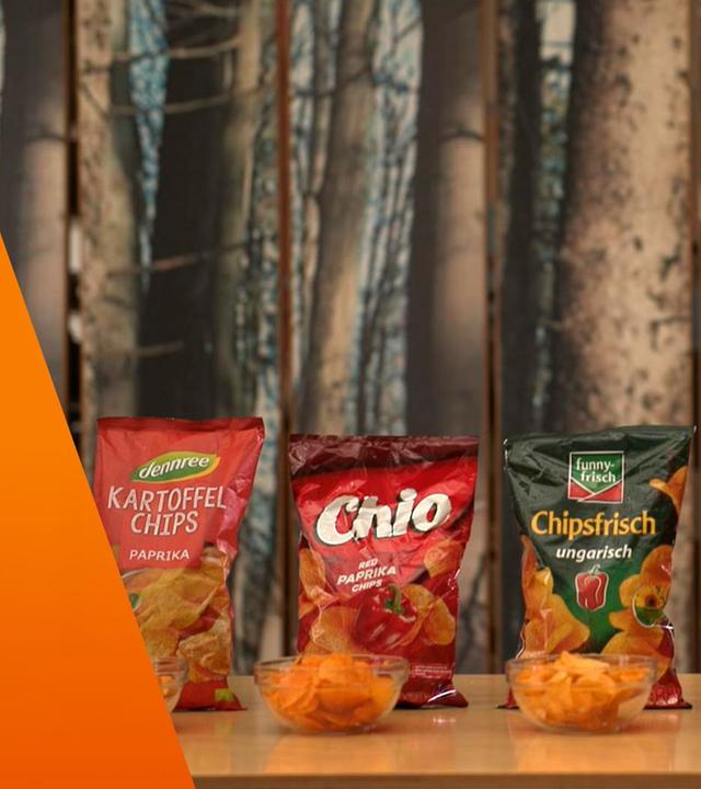 6 verschiedene Sorten Kartoffelchips aufgereiht