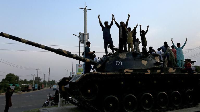 Pakistanische Bevölkerung feiert den Waffenstillstand zwischen Pakistan und Indien, aufgenommen am 10.05.2025