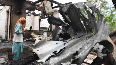 Kashmir-Konflikt: Zivilisten in beschädigten Häusern nach Beschuss von pakistanischer Seite