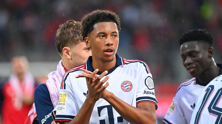 Der FC Bayern setzt auch in Zukunft auf den deutschen Junioren-Nationalspieler Cassiano Kiala. Der Vertrag mit dem 17 Jahre alten Verteidiger wurde langfristig verlängert.