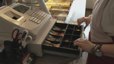 Kasse mit Bargeld