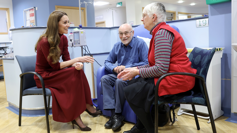 Prinzessin Kate im Londoner Krebszentrum mit Patienten