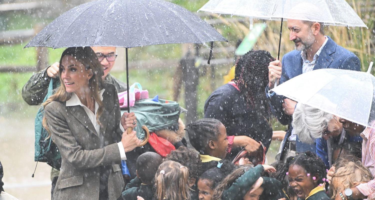 Nach ihrer Sommerpause besuchen Prinz William und seine Frau das Londoner Naturkunde-Museum. Prinzessin Kate überrascht dabei mit einer neuen Frisur.
