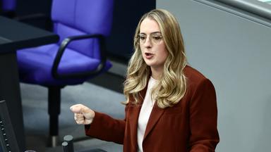 Katharina Dröge (Bündins 90/Die Grüne) spricht im Bundestag zum neuen Debattenthema Energiesteuer.