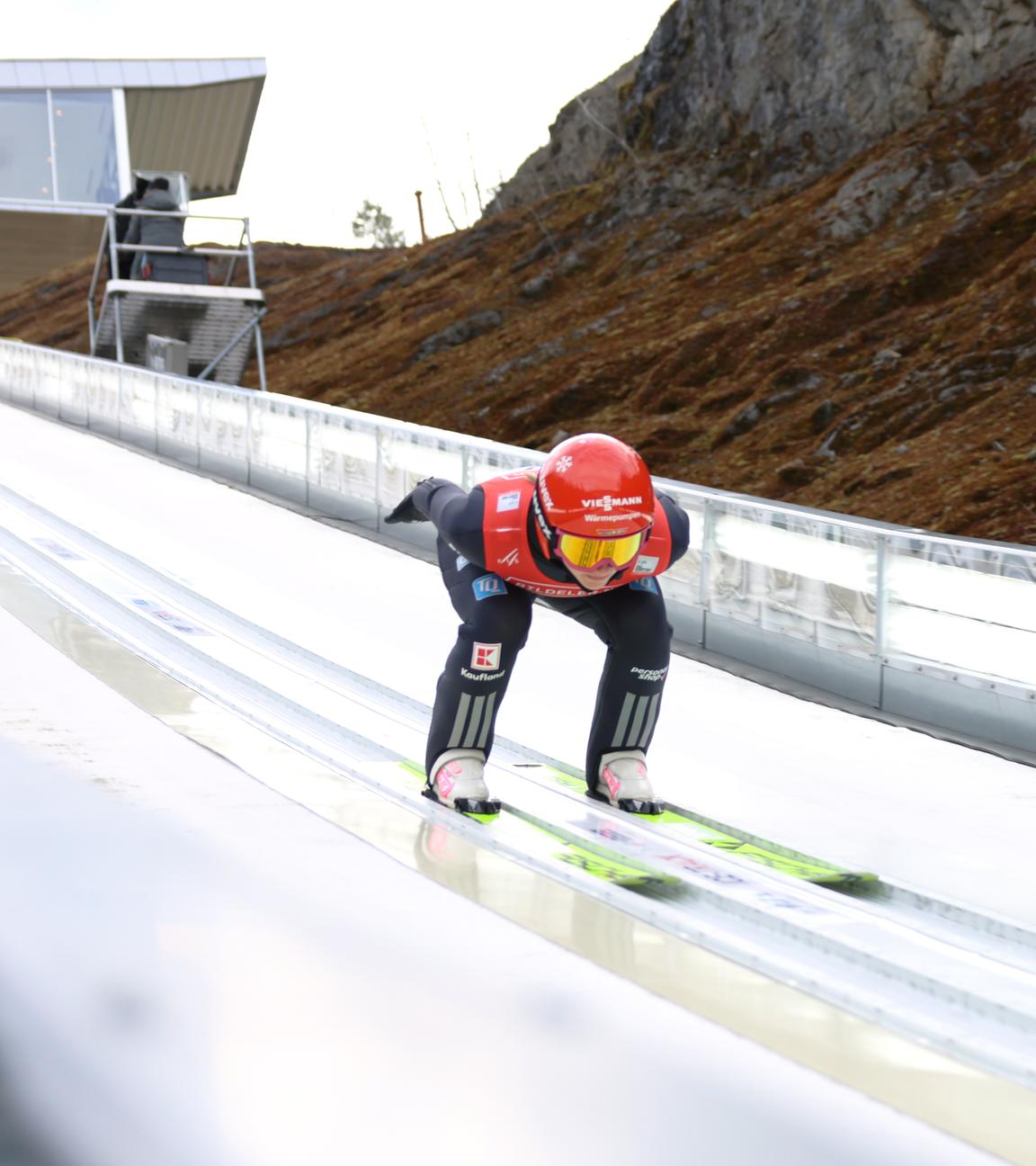 Skispringerin Katharina Schmid beim Skifliegen in Vikersund