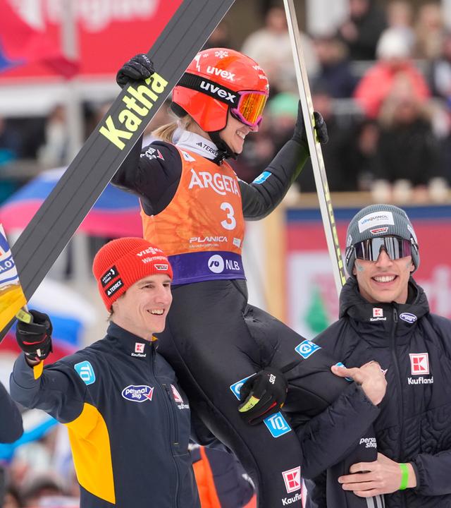 Katharina Schmid (Deutschland) reagiert. 