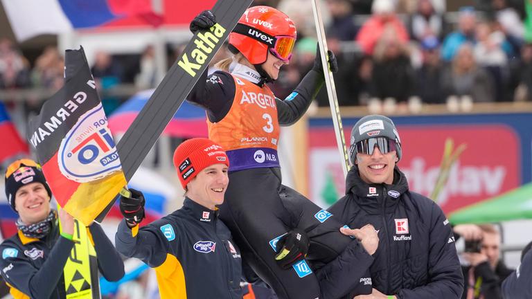 Katharina Schmid (Deutschland) reagiert. 