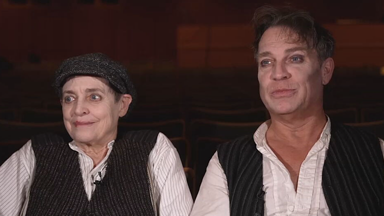 Geschwisterduo am Theater