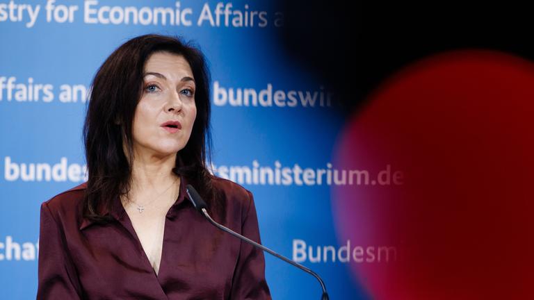 Bundeswirtschaftsministerin Katherina Reiche spricht am 19. März 2026 während eines Pressestatements im Bundeswirtschaftsministerium in Berlin, Deutschland.