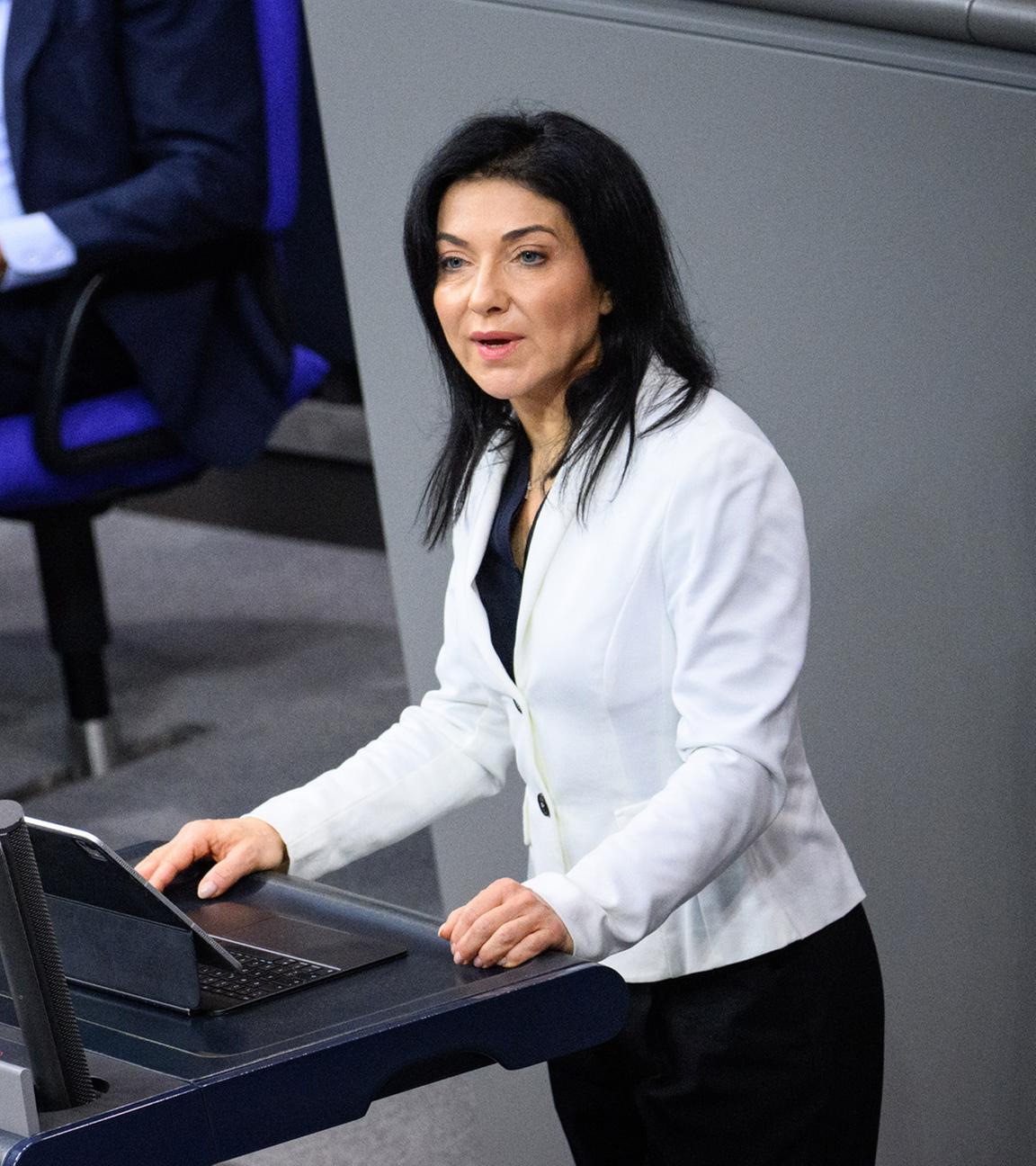 Katherina Reiche, Bundesministerin für Wirtschaft und Energie spricht im deutschen Bundestag. (Archiv)