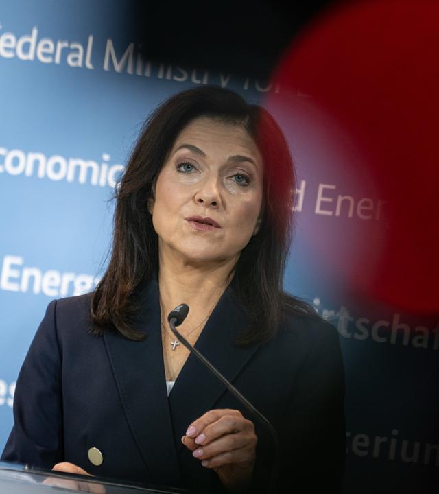 Archiv: Katherina Reiche (CDU), Bundeswirtschaftsministerin, gibt ein Statement im Bundesministerium für Wirtschaft und Energie (BMWE).