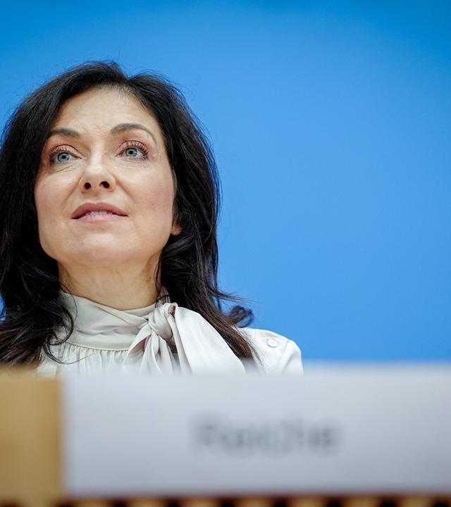 Katherina Reiche bei der Vorstellung der Herbstprojektion der Bundesregierung