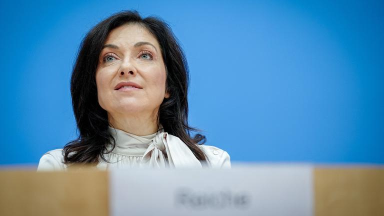 Katherina Reiche bei der Vorstellung der Herbstprojektion der Bundesregierung