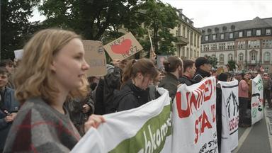 Demonstrierende bei Katholikentag