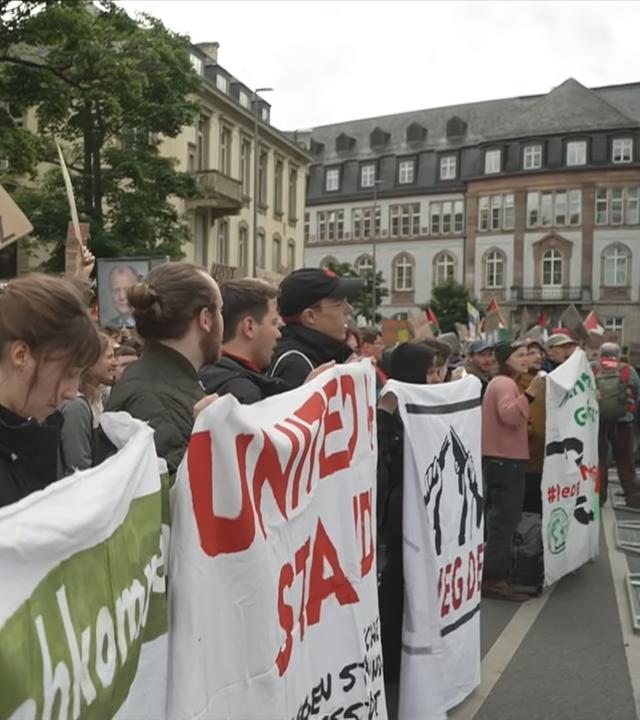 Demonstrierende bei Katholikentag