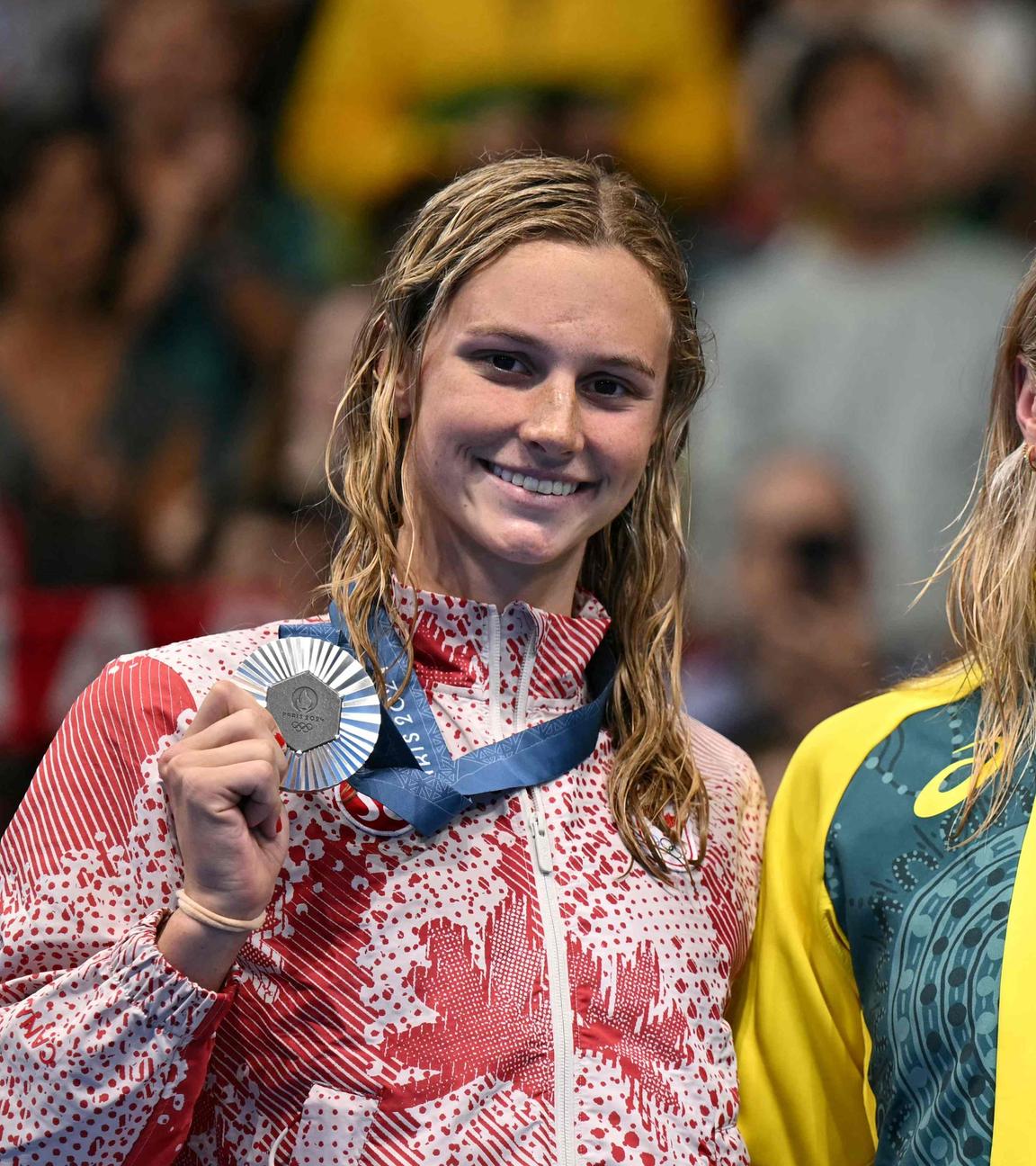 Summer Mcintosh (l), Ariane Titmus und Katie Ledecky (re).