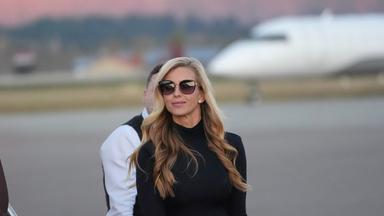 Archiv: Katie Zacharia bei der Ankunft auf dem Glacier Park International Airport, aufgenommen am 14.10.26