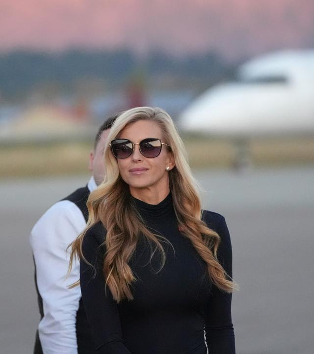 Archiv: Katie Zacharia bei der Ankunft auf dem Glacier Park International Airport, aufgenommen am 14.10.26