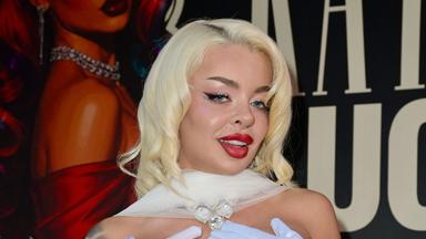 Katja Krasavice auf dem roten Teppich ihrer Geburtstagsparty